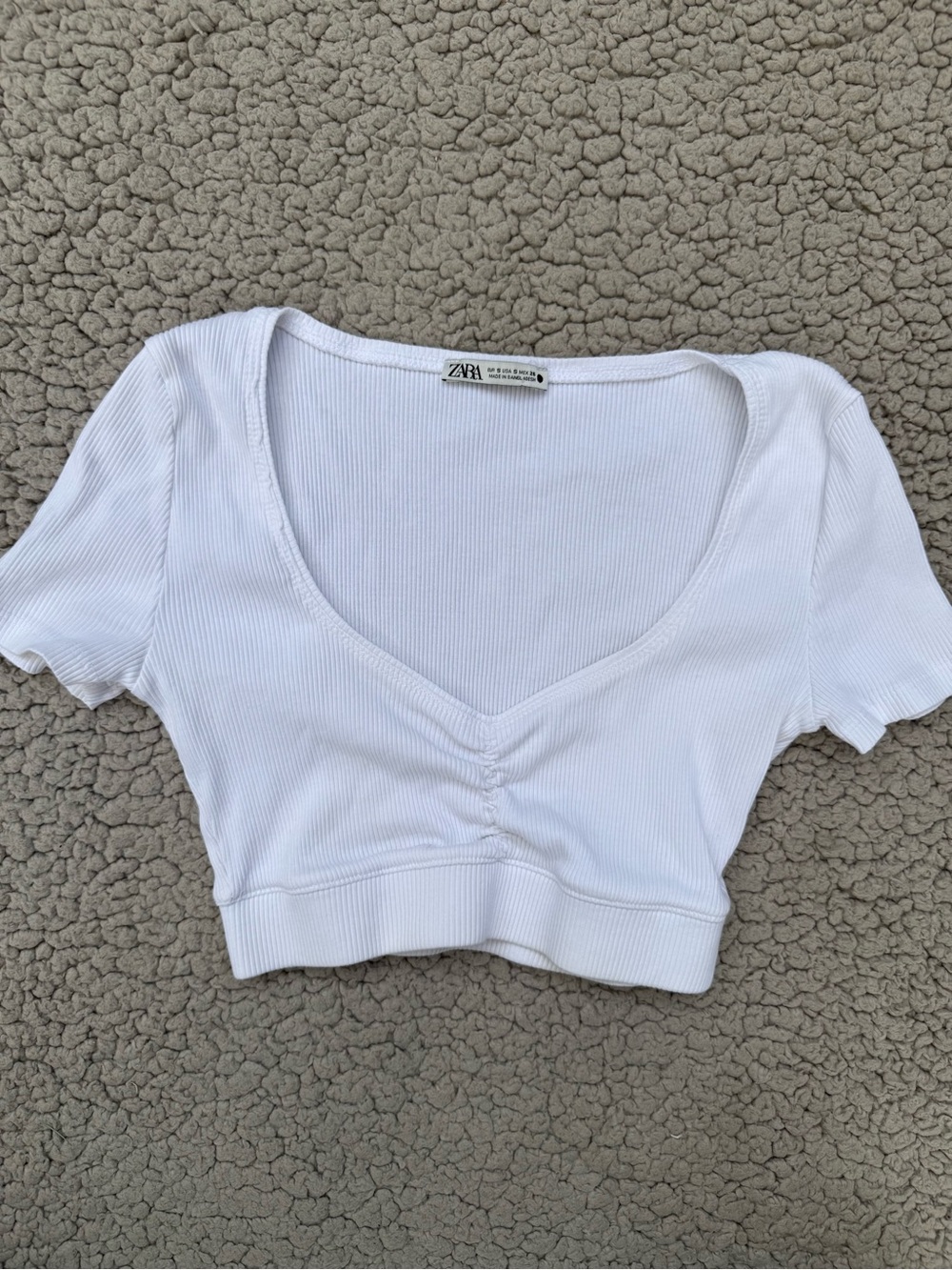 Zara ribbed V-Neck Ruched Crop Top - Picture 2 of 4